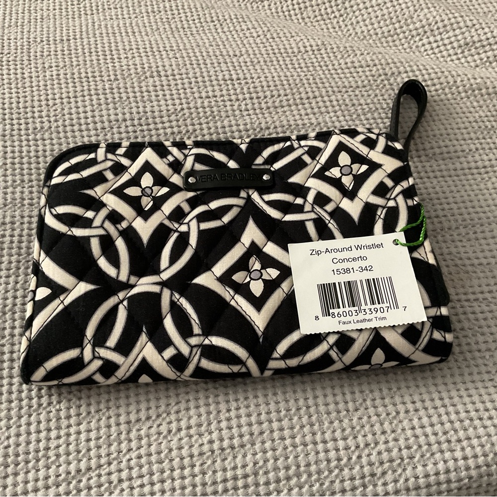 NWT Vera Bradley Zip Around Wristlet Concerto